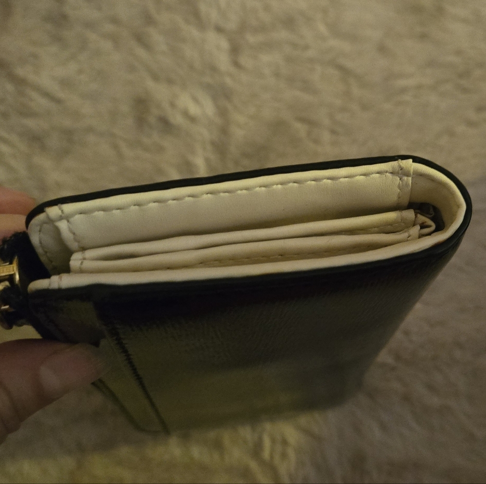 Kate Spade Wallet - Picture 7 of 8